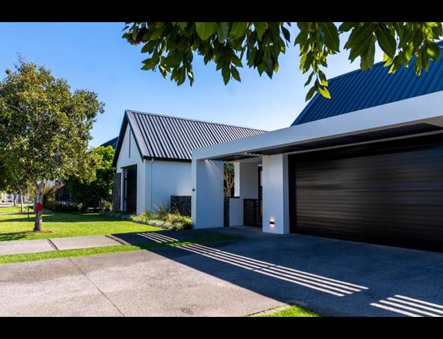 5 BEDROOM HOUSE FOR SALE IN VAL DE VIE ESTATE